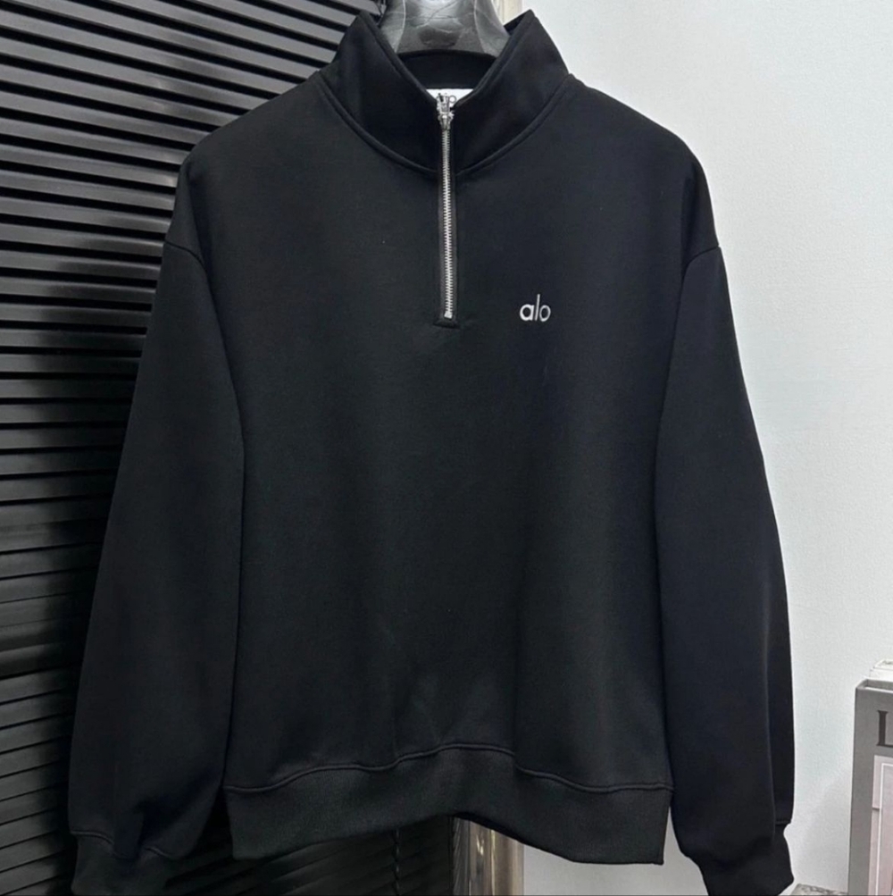 ALO Yoga Men's QuarterZip-Up Black Sweater